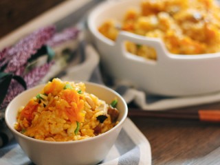 16、超治愈的南瓜焖饭,热乎乎金灿灿，你能吃几碗？