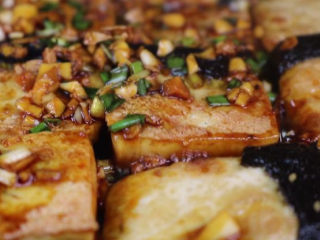 15、豆腐换种新吃法，招待客人倍有面子！,中火烧至豆腐充分吸收汤汁。