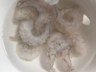 7、低热量牛油果虾仁意面,解冻好虾仁