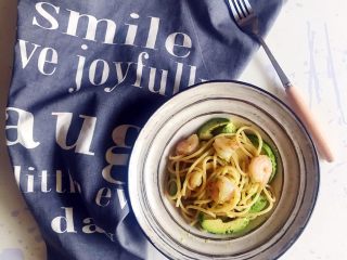 12、低热量牛油果虾仁意面,摆盘，开吃