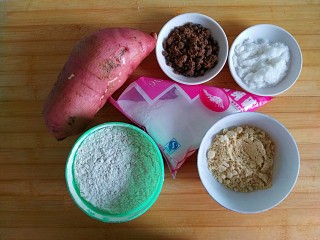 1、#甜味#酥炸脆皮红薯鸡翅,主材料备齐