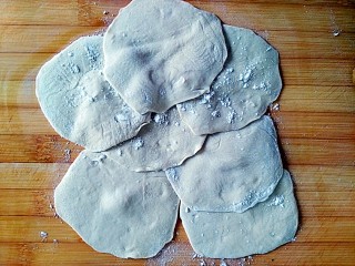 12、#甜味#酥炸脆皮红薯鸡翅,擀成面皮