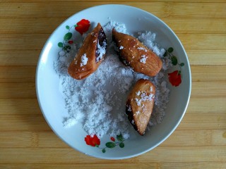 18、#甜味#酥炸脆皮红薯鸡翅,捞出趁热滚一圈白糖