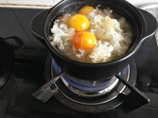 12、金桔银耳羹,让冰糖慢慢化开