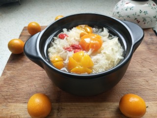 15、金桔银耳羹,再次煮开即可趁热享用