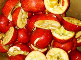 1、山楂糕，彩色雪丽球+#乐享双节#,山楂去蒂去核。