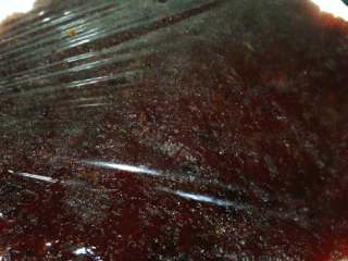 8、山楂糕，彩色雪丽球+#乐享双节#,盛出来放盘子或保鲜盒中，放入冰箱冷却凝固就可以切块，或压花式形状