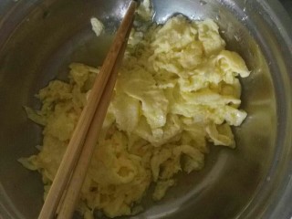 10、家庭版素臊子刀削面,鸡蛋炒好，备用