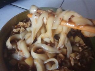 21、家庭版素臊子刀削面,成品