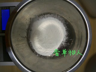 8、完胜旺旺奶豆的酸奶溶豆宝宝新辅食～香草怡人,奶粉我用的牛栏三段，脂肪含量比较少的，消泡剂也很少，然后是玉米淀粉