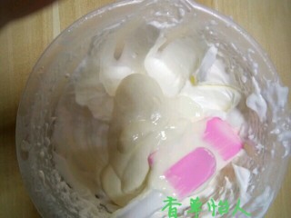 17、完胜旺旺奶豆的酸奶溶豆宝宝新辅食～香草怡人,再回到在蛋清里翻拌均匀，一定是翻拌，这个时间不可以太长