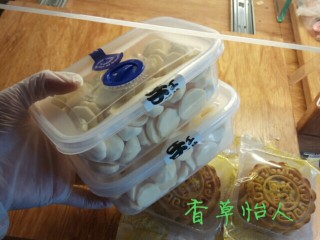 21、完胜旺旺奶豆的酸奶溶豆宝宝新辅食～香草怡人,我今天卖了两盒，喜欢就动手做吧，简单上手，无论是开私房还是家庭做给宝宝吃，都是一款天然好吃的小点心，而且味道绝对完胜旺旺奶豆哈，这期间有不明白的就私信我吧～香草怡人