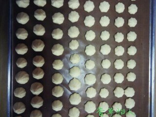 22、完胜旺旺奶豆的酸奶溶豆宝宝新辅食～香草怡人,看下烤出来的图，很清晰的纹路