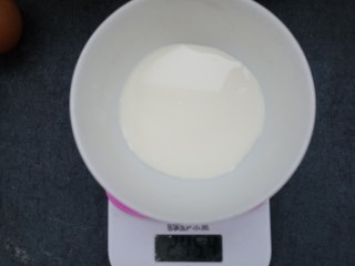 2、自制家庭版蛋挞,称40g牛奶