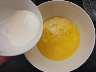 9、自制家庭版蛋挞,再加入淡奶油