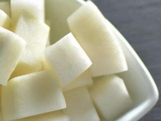 1、风寒止咳水,白萝卜切块