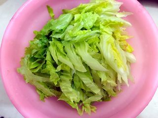 7、暖冬系列の清欢～生菜萝卜丝虾皮鸡蛋汤,切好，备用