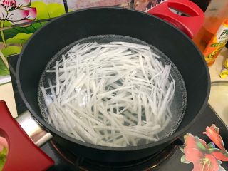 10、暖冬系列の清欢～生菜萝卜丝虾皮鸡蛋汤,大火开煮