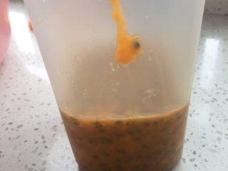 4、百香果蜜,静置五分钟待用