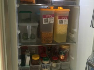 6、百香果蜜,盖盖密封，待冰糖化开摇匀即可，放入冰箱存放一个星期，每天摇晃，打开盖子出气。