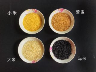1、甜甜蜜蜜腊八粥,准备食材。
