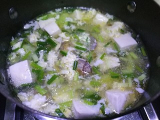 12、丝瓜豆腐蛤蜊汤,无论颜值还是营养的都杆杠滴丝瓜豆腐蛤蜊基本每次都是被秒杀,吃粉们赶紧动手哦!