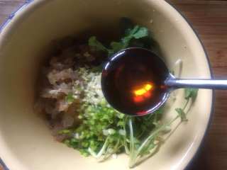 12、家常凉拌海蜇丝,一勺香油;