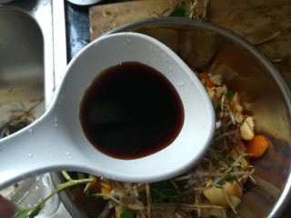 10、#时令菜#清香开胃的折耳根凉拌橙皮,醋,看,这么多都没多酸呢,可以多加点哈