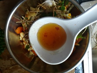 13、#时令菜#清香开胃的折耳根凉拌橙皮,香油