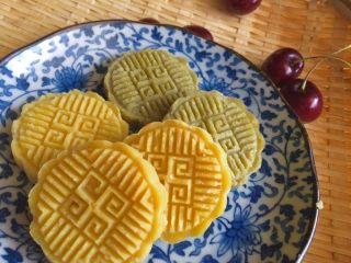 18、不用蒸不用提前浸泡,家庭版绿豆糕,送亲朋好友,也非常合适。