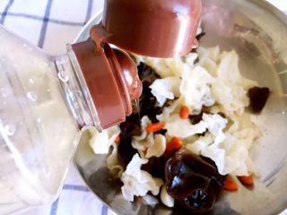 6、素拌双耳,少许玉米糖稀