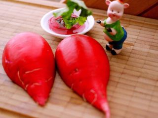 2、酸甜萝卜花（王氏私房菜）,从中间切两半