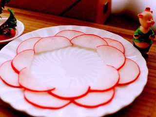 8、酸甜萝卜花（王氏私房菜）,第二层要和第一层搓开、如图