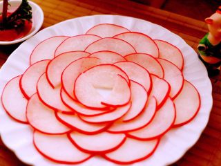 10、酸甜萝卜花（王氏私房菜）,一直放到剩一点空间的时候、就可以了……