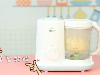 3、雪梨莲藕糊,雪梨和莲藕放入辅食机，蒸至软烂 ，酱妈大概蒸了20分钟左右。妈妈们也可以用蒸锅蒸熟哦~
