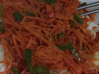 1、孤独的人总有时间研究美食,辣椒炒胡萝卜