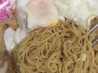 4、孤独的人总有时间研究美食,银丝面加荷包蛋