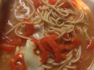 7、孤独的人总有时间研究美食,西红柿辣椒鸡蛋面