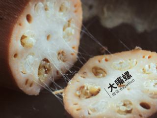 10、滋补红糖糯米藕丨大嘴螺,用刀具切片,可按自己口味决定每一片的大小,有不有一种丝丝入扣的感觉