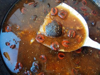 15、润肺止咳~秋梨膏,剩下的罗汉果渣再次倒入锅中,加200克水再次煮10分钟