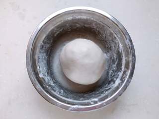 11、红豆椰香芋圆,最后揉成光滑不粘手的面团即可