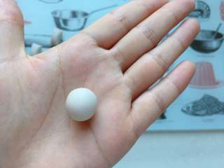 14、红豆椰香芋圆,将小粒搓圆