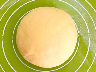 10、多层南瓜蒸馍,揉成光滑的面团