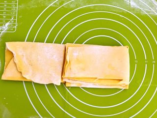 15、多层南瓜蒸馍,把一边翻上去