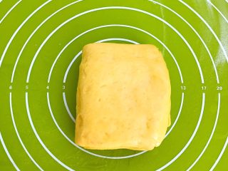 18、多层南瓜蒸馍,从中间对折