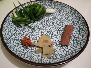 3、#感恩节食谱#糖醋凤爪,配料准备好