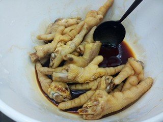 10、#感恩节食谱#糖醋凤爪,搅拌均匀，