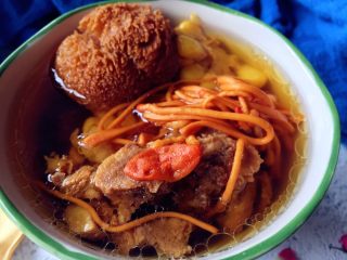 12、猴头菇虫草花猪骨汤,成品。