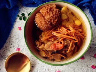 13、猴头菇虫草花猪骨汤,成品。