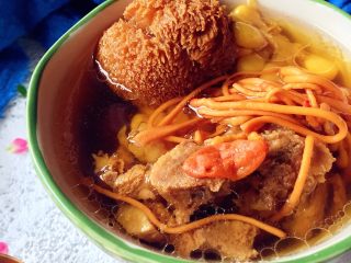 14、猴头菇虫草花猪骨汤,成品。